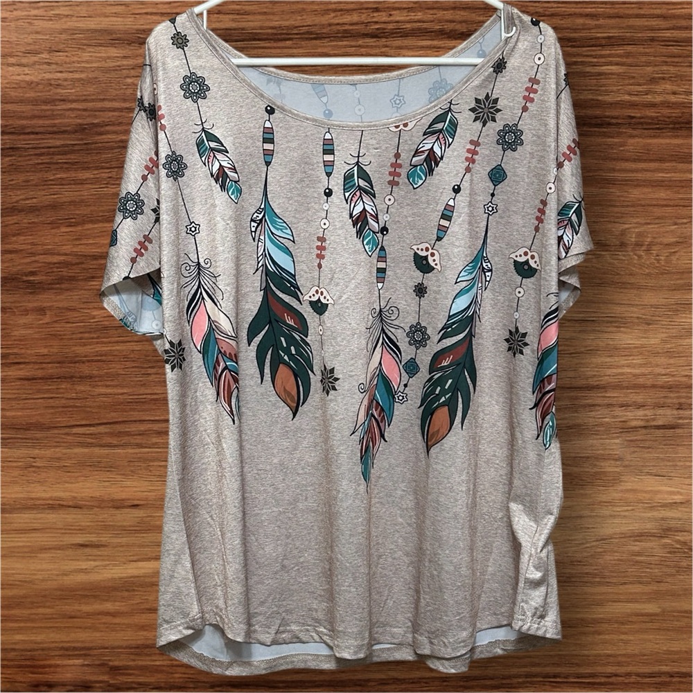 Boho Feather Print Women’s Top NWOT
Size XXL NWOT